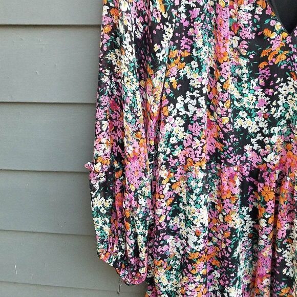 Vince Camuto Boho Tiered Floral Peasant Dress Black Background size Medium - Picture 7 of 9